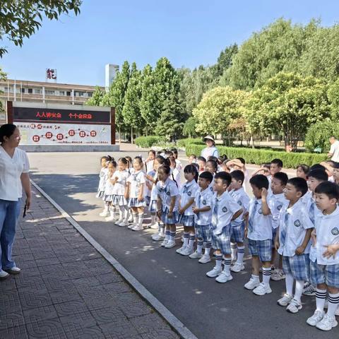 第三中心幼儿园参观小学幼小衔接活动