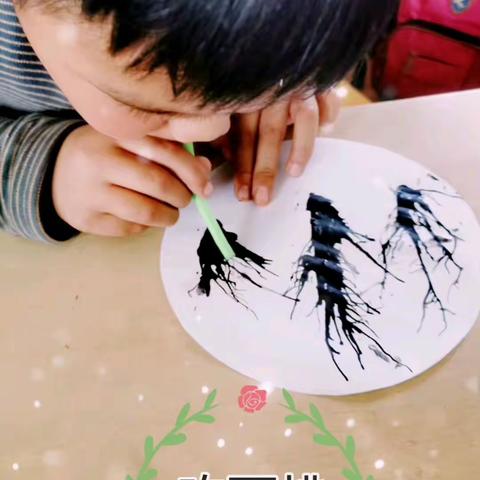 魏铺聪慧幼儿园大班---吹画《桃花朵朵开》