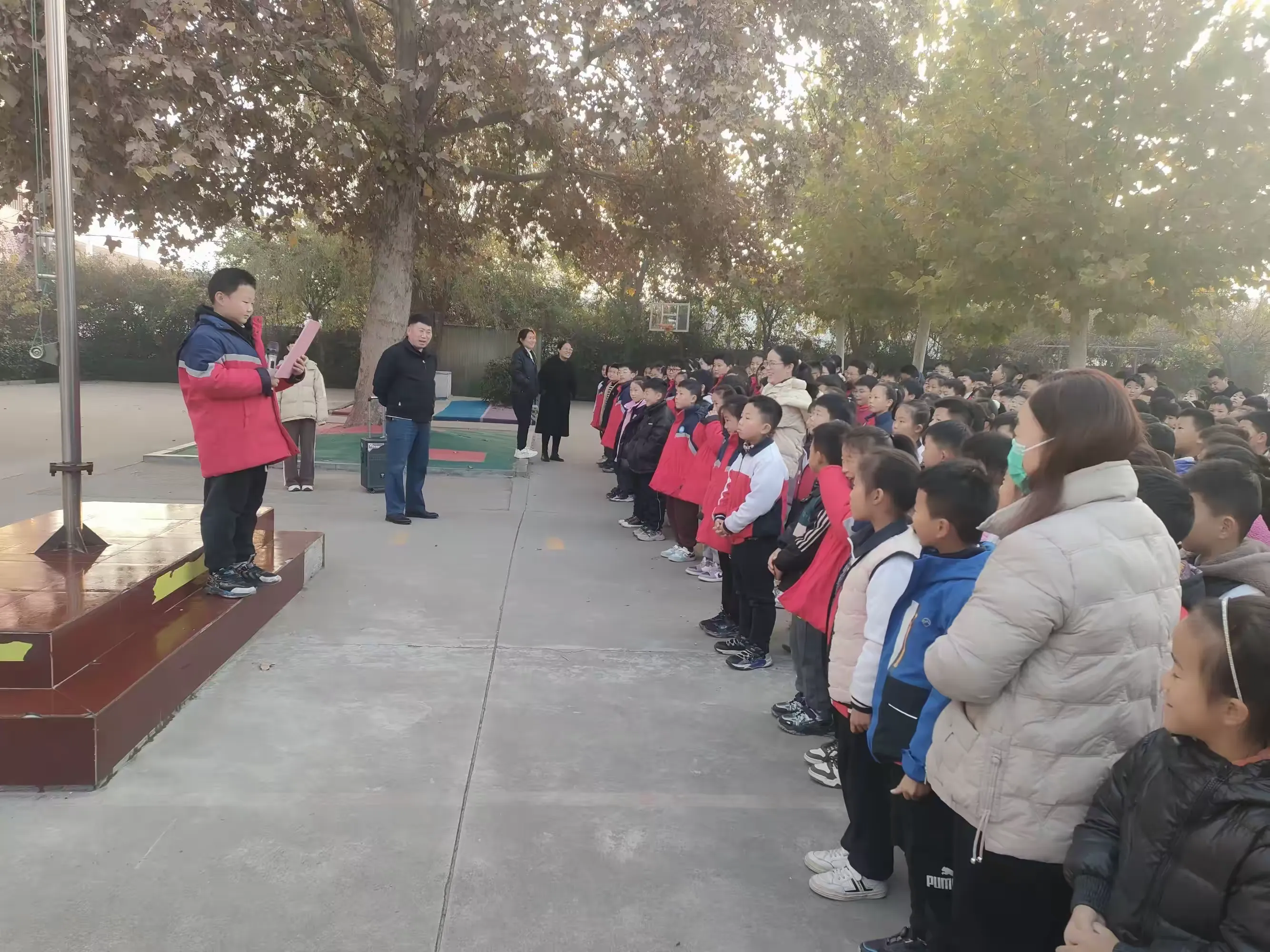 简篇-【全环境立德树人】鸡黍镇大李庄小学举行“学宪法 讲宪法 争做宪法小卫士”活动