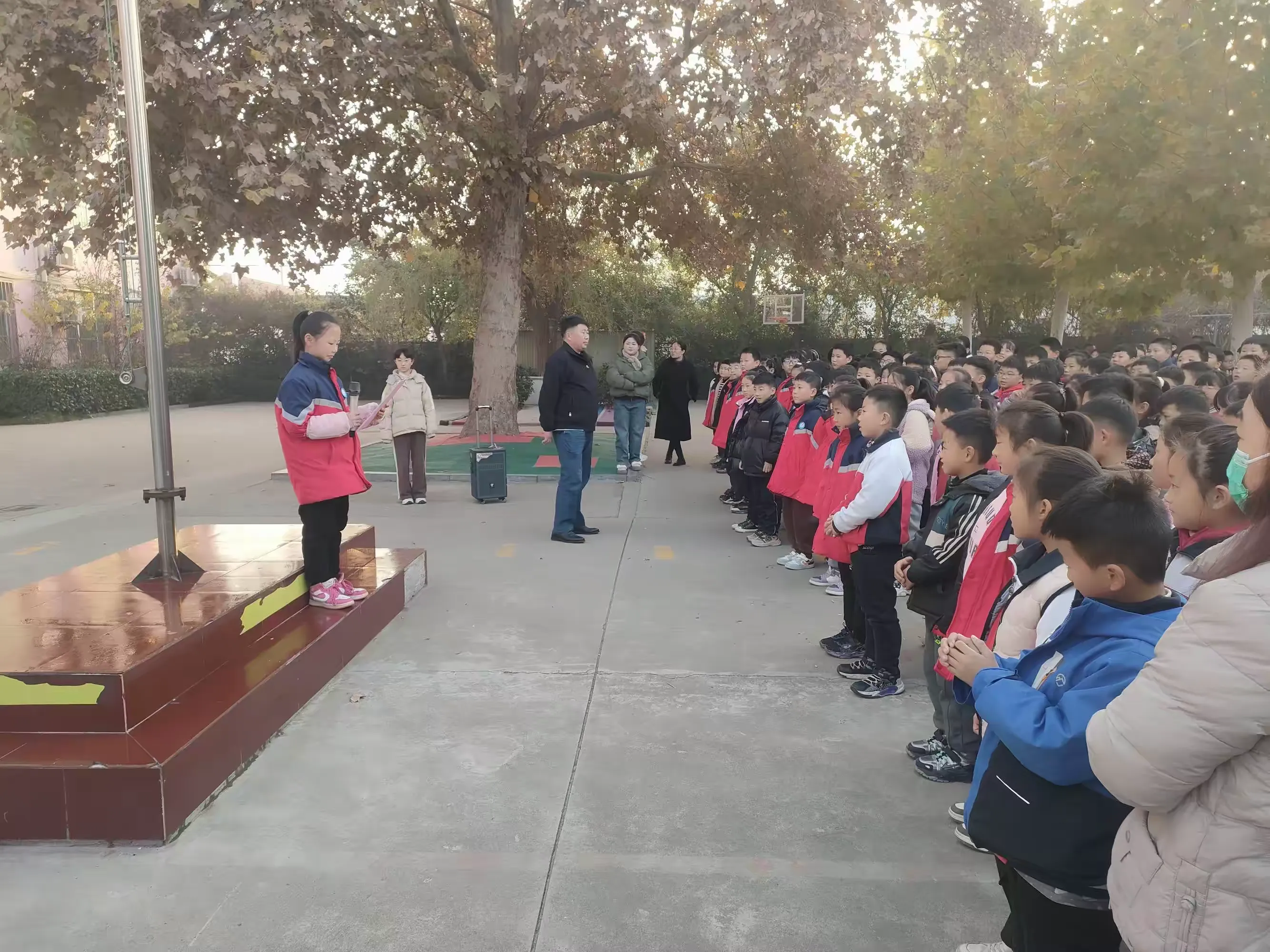 简篇-【全环境立德树人】鸡黍镇大李庄小学举行“学宪法 讲宪法 争做宪法小卫士”活动