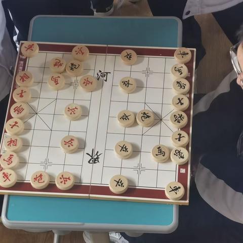 梅源中学“棋王争霸”趣味赛