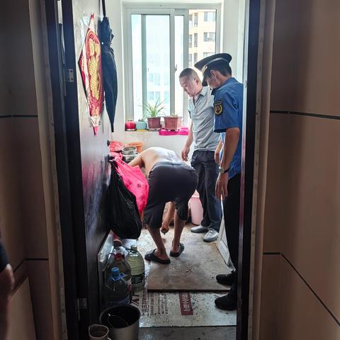 部门联动清楼道，居民配合美环境——景岱社区在行动！