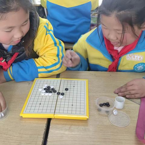 “双减”在心，乐在“棋”中——西郭庄小学 五子棋社团