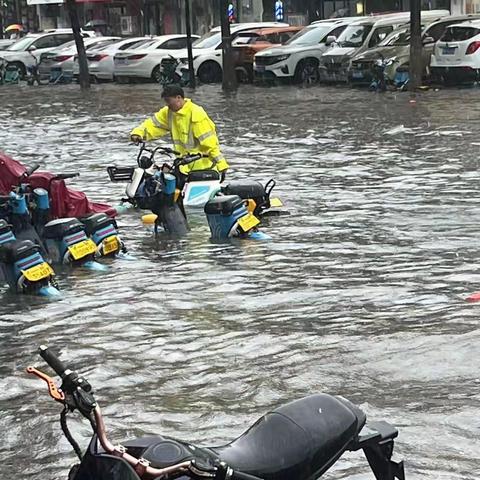 示范区城管局：街景立面专项整治行动