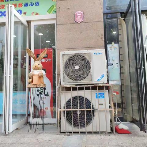 示范区城管局：街景立面专项整治行动