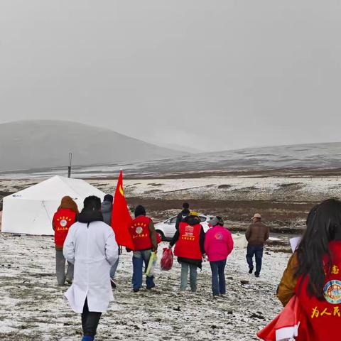 德荣玛乡红马甲在行动 喊响基层监督“有事找纪检”