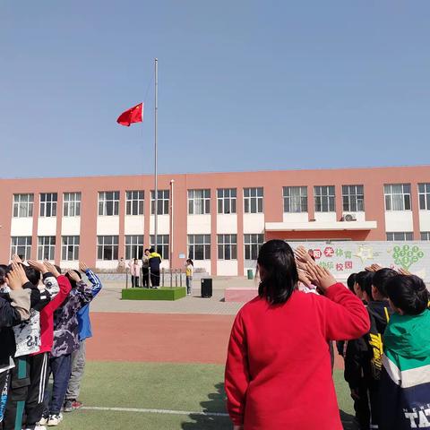 追风赶月莫停留，平芜尽处是春山 ——糯米庄小学校园周报