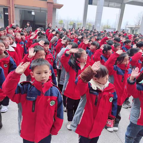 【清风蝴蝶舞，春暖花自香】洛宁新宇小学二一班一周精彩瞬间