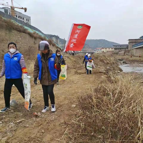 水利局全体巡河员清理广播站桥河道