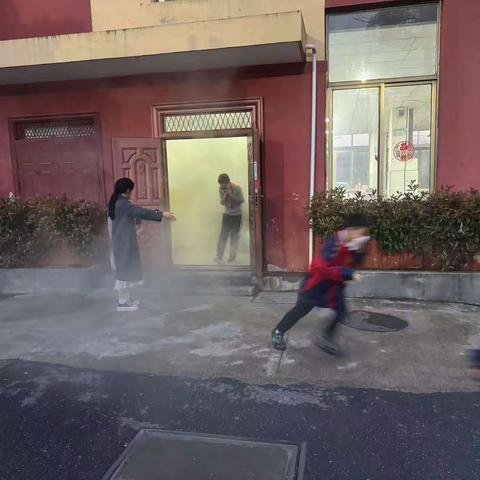 城西街道第五小学开展消防应急疏散演练