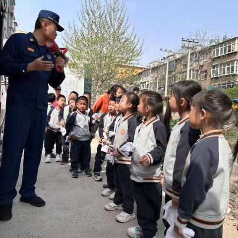 蓝水晶小区幼儿园开展消防知识入校园活动讲座