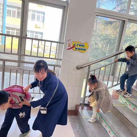 居安思危抓演练 未雨绸缪保平安——寿光市世纪小学消防疏散演练