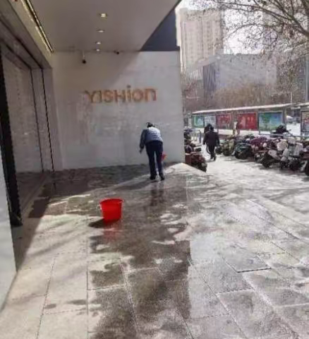 桥西区抓实“门前三包”，扮靓区域环境