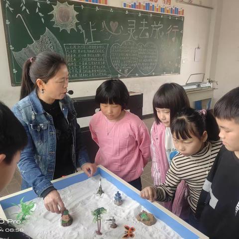 恼里镇小岸小学心理健康教育沙盘体验活动