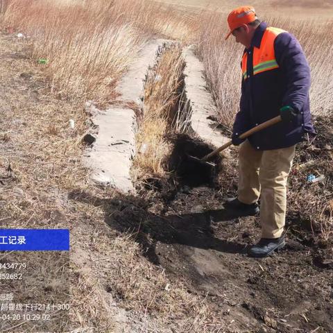 阿霍养护工区 改善道路通行环境 优化公路路域生态建设