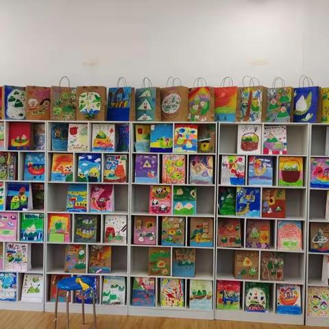 见习风采            妙笔绘真情  共同过端午   ——第五见习小组在明昇小学开展端午布展