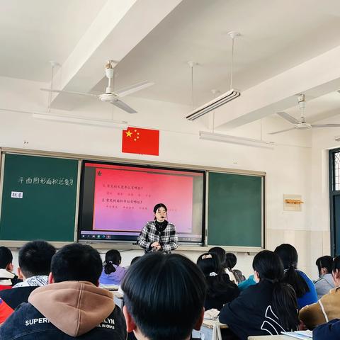 公开课中磨练成长﻿，  听评课中促进发展——驿城实验小学数学中高年级组携手研课