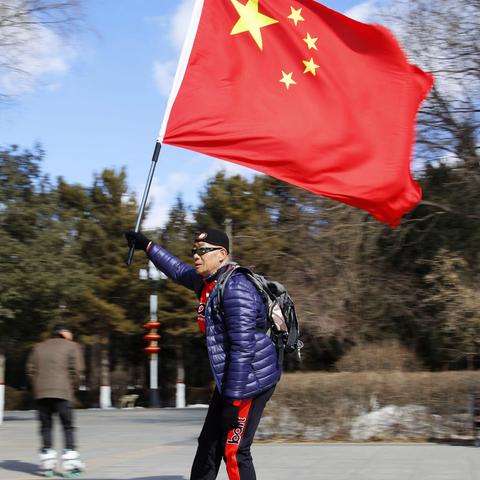 轮滑表演庆“三八”