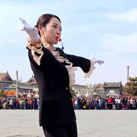 倩倩与倩倩秧歌队燃爆呼和浩特大召广场（一）