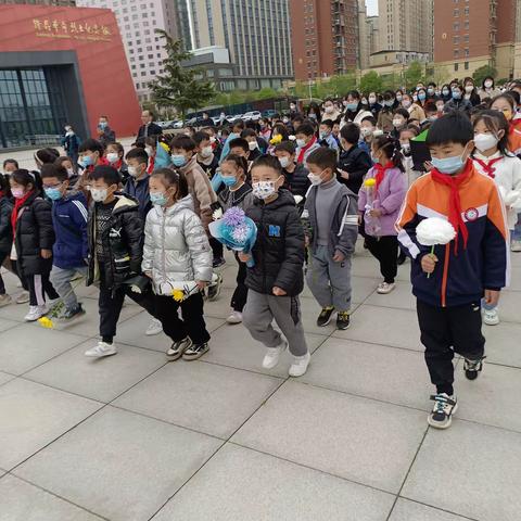 【德育】清明祭奠先烈魂，常忆英雄寄哀思——许昌市毓秀路小学尚东校区一三中队