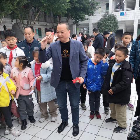 快乐阳光下 健康你我他 ——骝马小学开展冬季工会活动