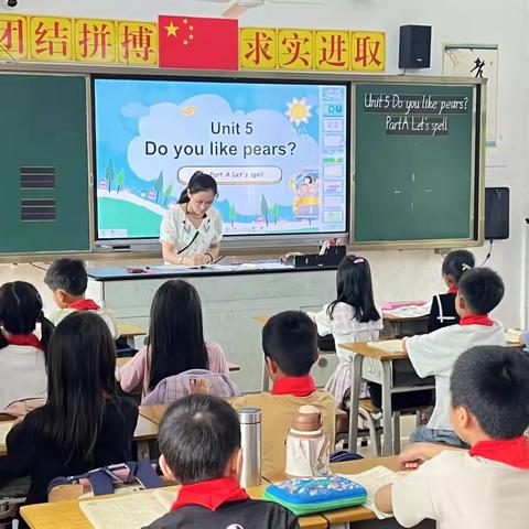 “英”为有你，与“音”相约——东港镇月湖小学举行三年级英语镇性公开课活动