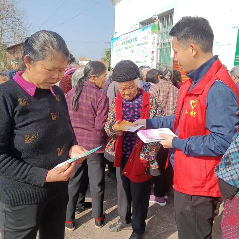 “小满村新时代文明实践站”开展守护老年人健康知识宣传活动