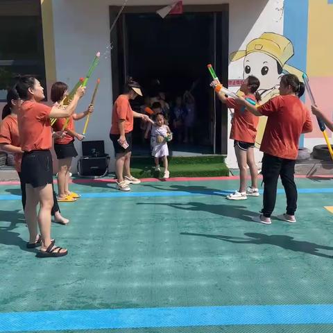 【宏泰幼儿园】“夏日狂欢·水悦童年”——夏日狂欢打水仗