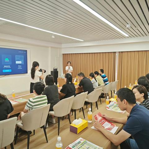 工行临园支行开展反假币、反宣币、拒收人民币宣传