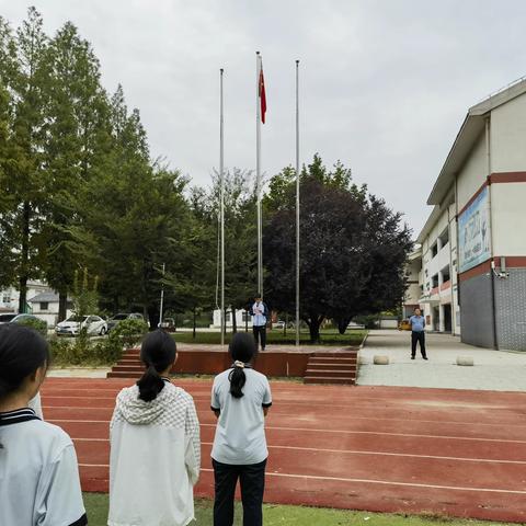 铭记历史，警钟长鸣——铜山区吕梁学校纪念“九一八”事变爆发92周年升旗仪式