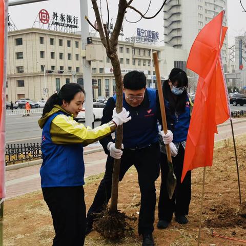 沈阳分行团委联合营口分行开展“中信青年学雷锋 赠人玫瑰有余香”主题团日活动