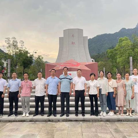 传承红色基因  加强党性修养 ——樟村中心小学党支部五月份主题党日活动