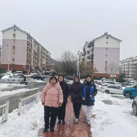 【先锋龙洞】“百日暖心 安全过冬”--锦屏第二社区开展流浪乞讨人员巡查活动。