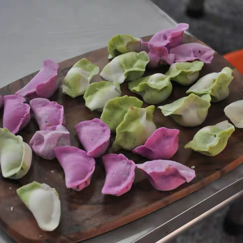 温情冬日，快乐冬至——洛阳市第十三高级中学举行“我们的节日·冬至”包饺子活动