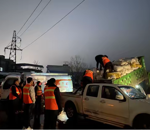 清雪除冰保畅通-新安县交通事业发展中心积极清雪除冰，保障道路安全畅通