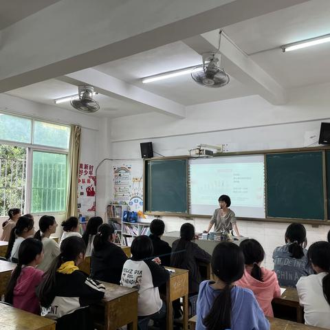 鹏飞小学举行陈埭镇教育中心“师生文明养成专项行动”暨第四期“拥抱青春 护航成长”高年级青春期巡回讲座