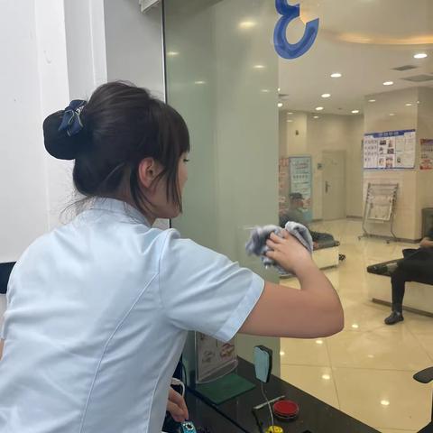 建行鸡西分行营业部网点环境清洁日