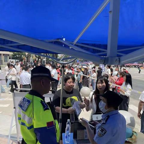 蒲城公安巡特警：考生丢失身份证在考场  民警帮忙找到并归还