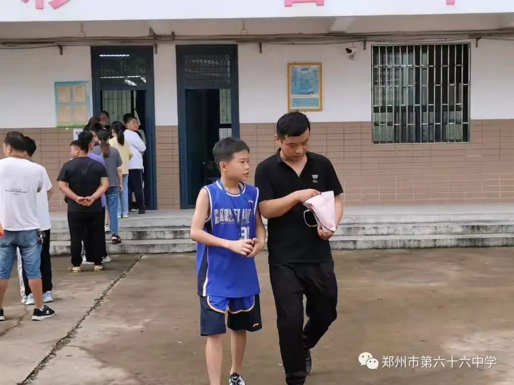 以“心”致新,温暖启程——2023级新生新学期报到