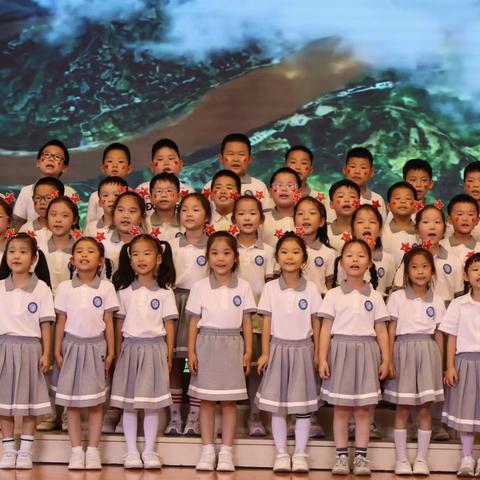 【灵美龙小】红歌嘹亮 童心向党——龙潭中心小学开展“红领巾爱祖国”校园合唱比赛