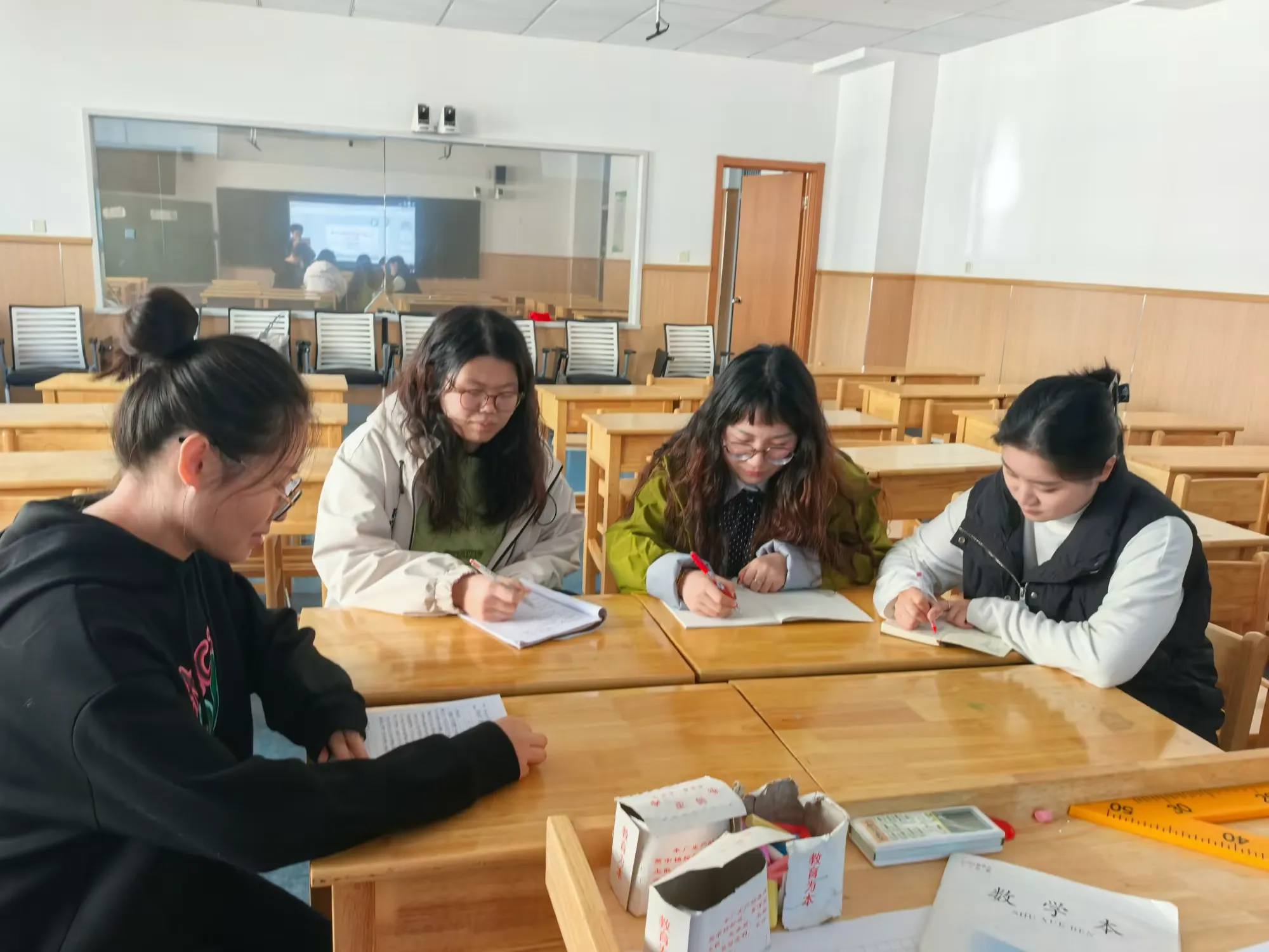 简篇-【灵美龙小·校本研修】“金陵好课堂”:跨学科融合促提升 劳动研修助成长——龙潭中心小学劳动校本研修活动(二)