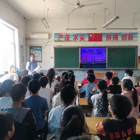 关爱学生 幸福成长| 邱城镇中心校邀请法治副校长来我中心上法制课