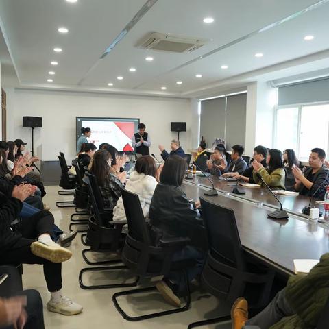 楼新聚历|历下区新联会趵突泉分会举办“人工智能与未来经济”会员企业培训与交流活动