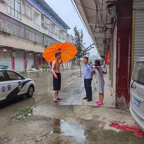 邻里排水闹矛盾 民警调解促和谐