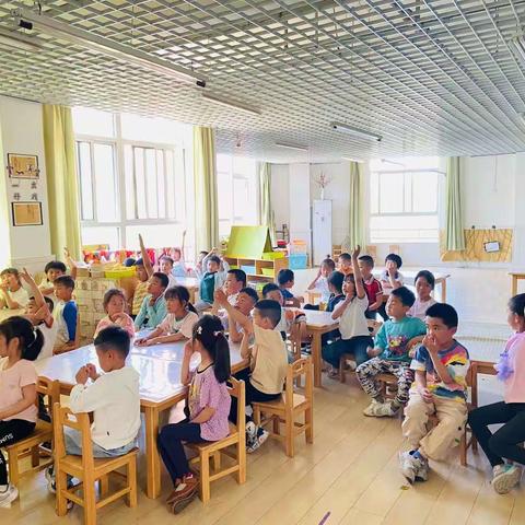 “绚丽彩绳，浓情端午”                                ——家长助教暨