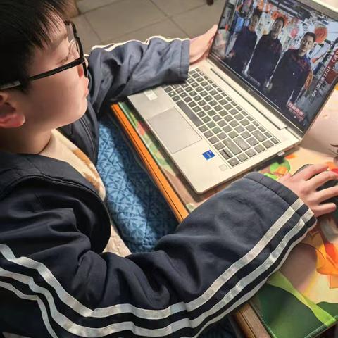 427班:开学第一课—— 《相约新学期,幸福向未来》