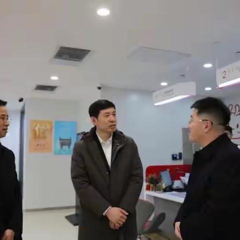 内蒙古分行关泽锋书记一行下沉呼和浩特分行新城支行开展调研