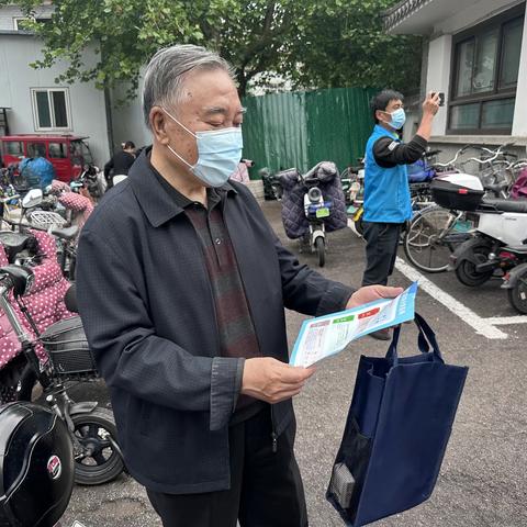 "泉城一起来分类，共庆环卫工人节”制锦市街道朝阳街社区开展垃圾分类宣传活动