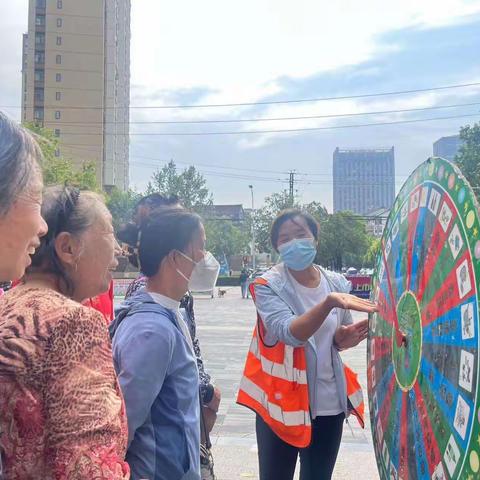 垃圾分类进广场  宣传引导入人心