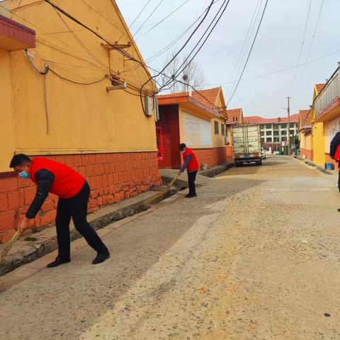 即墨金投公司：开展周边村庄道路清洁活动